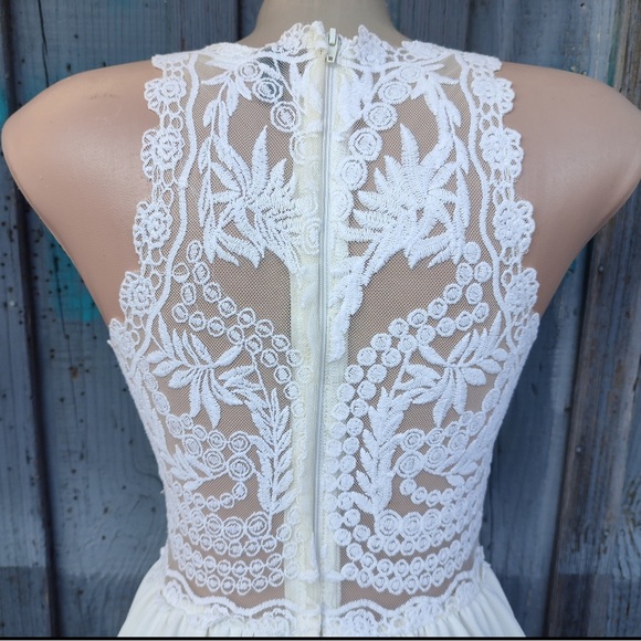 Divided off white lace sleeveless short dress - size 4 - Picture 6 of 6
